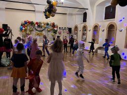 Bal karnawałowy na Zamku w Toszku klas 1b, 1c, 2c